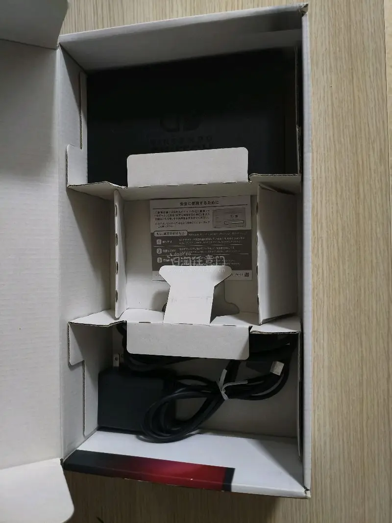 这次买到了一台初版的switch，物流安全送达，物品齐全，手柄不漂移，非常满意。以后会继续支持任意门的。