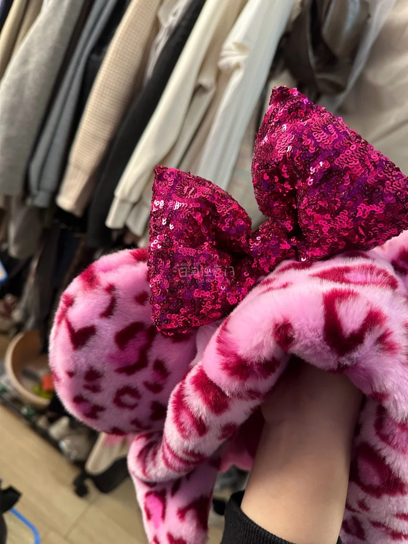 太满意了！！！包装非常严实，没有暴力运输，帽子哪里都没有被压坏，原主保存得也很好，完全美翻了，比我想象的还好看！最重要是这里比其他代购平台价格都划算，卖家也多，信息很详实，可以仔细挑选，推荐?