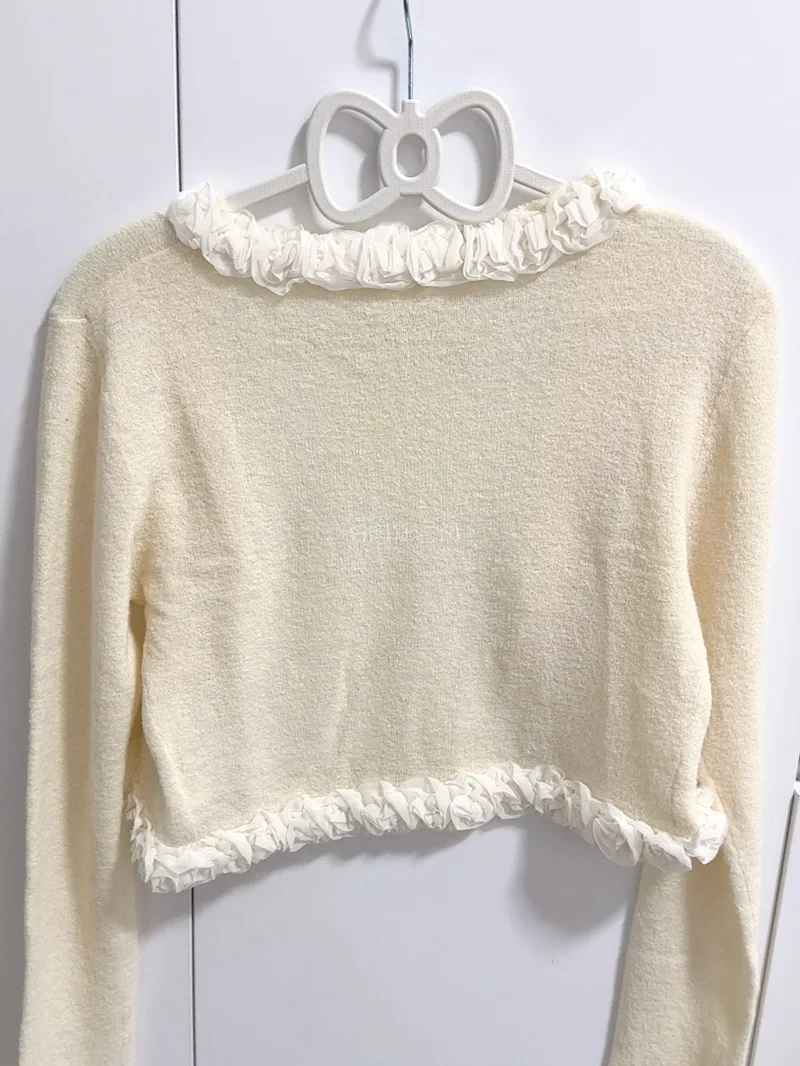 小衣服太精致啦！都是玫瑰花买回来搭配的，此软件淘货特别方便，识图搜索有待改进，衣服海运等的也不算久，二十几天就到了，期待下一箱啦