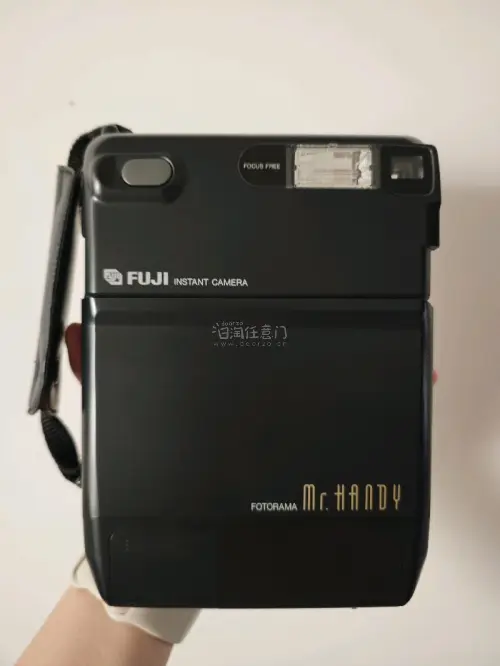 一个robo一个handy robo的卖家给我留了相框和相纸，能够正常出片，挺新的，handy非常非常新，太喜欢了，不过没有相纸，没能测出片，但闪光灯啥的都正常