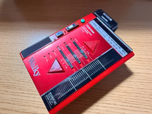 一直都非想买这一款东芝（Toshiba）的KT-rs7磁带机，通过砍价以及和卖家协商，最终以一个非常好的价格入手了，整体成色非常不错！很满意！