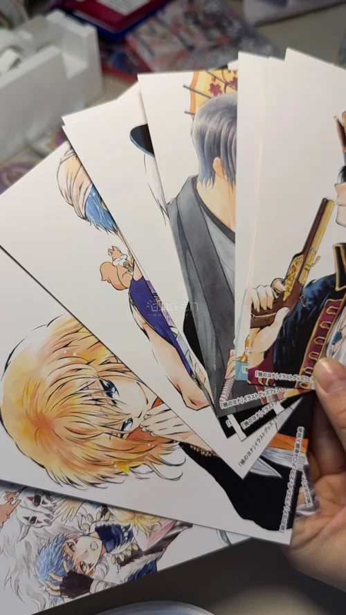 终于把我的终神的恶作剧情完货了，依旧是安安全全到达，保护的很好还单独帮我所有的加了一层泡泡纸很安全。打开明信片的时候心里咯噔了一下，特典明信片被yhm裸寄了，但是竟然完全无伤我要看哭了！