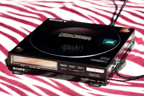 成功在挖煤姬入手心仪的随身听，整体体验满分！实物和图片一致，成色新、功能正常，音质很有复古内味儿。物流速度稳定，包装扎实稳妥，全程透明可查，平台靠谱安全，海淘数码产品首选这家