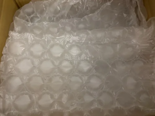 买了一些cd、立牌和纸片，这次还比较顺利，直接过海关了。在骏河屋买的cd感觉还挺新的，内容物都有。 