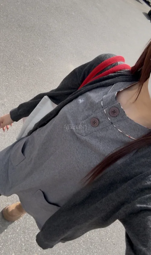 很开心的一次购物体验 平台很好用 衣服很好看 和描述很符合 物流也很快 比较顺利 十分喜欢 还会再来哦