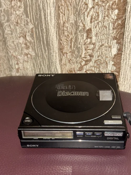 成功在挖煤姬入手心仪的随身听，整体体验满分！实物和图片一致，成色新、功能正常，音质很有复古内味儿。物流速度稳定，包装扎实稳妥，全程透明可查，平台靠谱安全，海淘数码产品首选这家