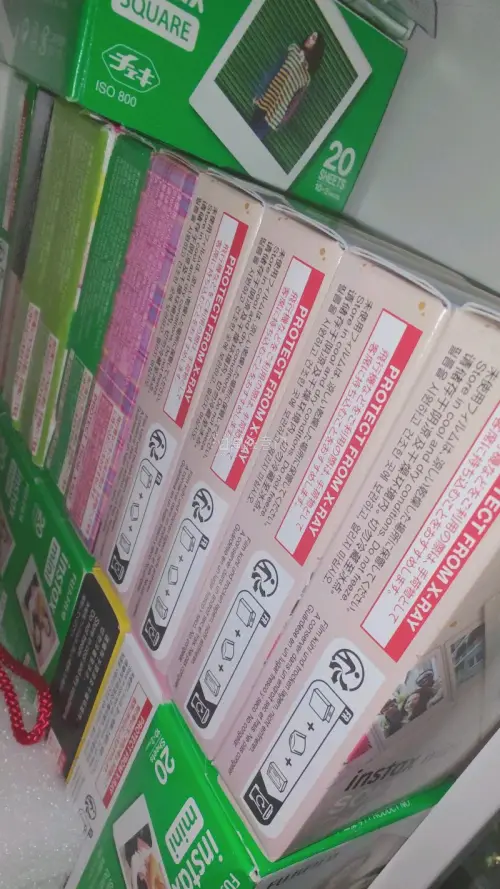 新款的浮光相纸还没有试拍过，但是图片还是很漂亮，在国内价格都很高，旗舰店也没有上架。挖煤机上面买到了四盒，都是很划算的价格