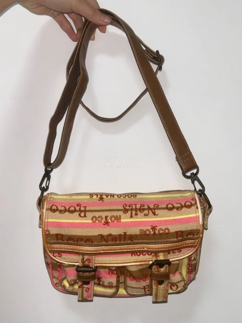 用挖煤姬淘日系衣服太省心！一键翻译操作简单，中古款式超多。打包严实无破损，物流稳定，衣服成色绝佳，轻松入手小众日牌，海淘体验满分✨