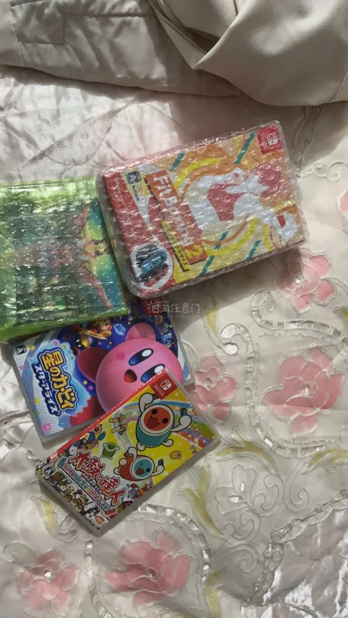 这是购买的第三单啦。虽然历经时间有点久，终于收到心心念念的游戏卡，包装特别好，放了好多防撞的气泡膜，小包裹的物流价格也十分美丽。到手就立马开始玩耍！每次切到好物就开始美滋滋等待拆包，准备迎接下一个～