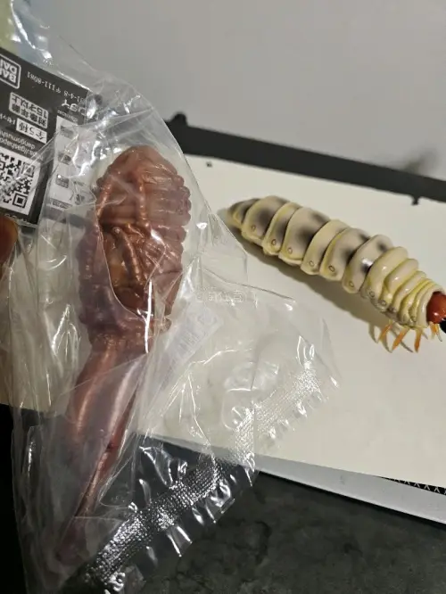 今天下暴雨都挡不住我下楼拿快递的决心，买的两套心心念念的昆虫扭蛋系列，因为是第一次购买，所以心情很激动，实物完全没问题，质感非常好，平台也放心