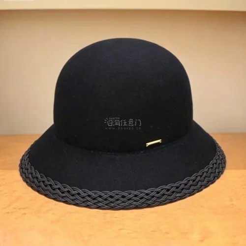 谁懂啊家人们！在挖煤机真的狠狠捡到宝，这波捡漏体验直接让我彻底入坑！之前在日本线下入手一顶心仪的帽子，花了我一千多人民币，当时虽然觉得价格不低，但因为太喜欢还是果断入手了。结果前段时间无意间刷煤炉，居然刷到了一模一样的同款帽子，标价只要2999日元，换算下来才一百三...