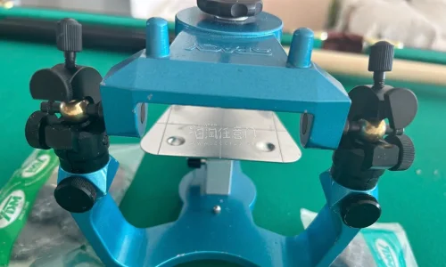 这次入手的牙科咬合架做工质感都超棒，整体结构稳固扎实，调节旋钮顺滑精准，刻度清晰一目了然。用料厚实耐用，咬合对位精准不偏移，日常义齿排牙、颌位记录使用起来特别顺手，大大提升了工作效率。商家发货速度快，包装严实没有磕碰破损，全程购物体验省心又满意，专业牙科工具选这款完...