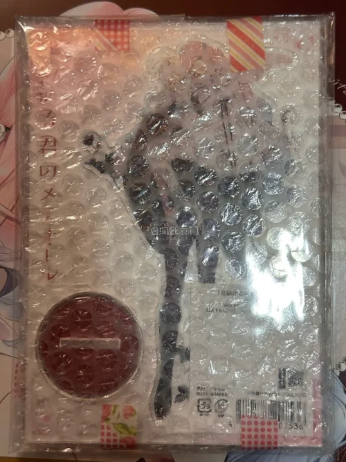 速度挺快的，包装也特别好，泡沫袋包得很严实，立牌和纸片基本无伤到手！！特别好的一次体验！下次还来嘿嘿