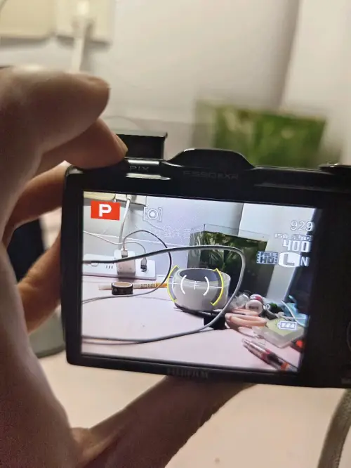 是一台成色很好的富士f550exr，这个系列特别容易掉漆，看到成色好的一点漆没掉的属实难得。到手非常喜欢呐，感谢挖煤姬平台让淘到漂亮机子变的容易，祝愿越来越好。