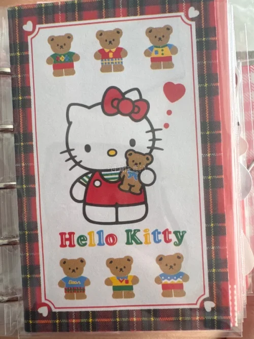 Kitty布贴也太香了吧！款式超多超可爱，色彩还原度超高，做工也很精致，没有毛边和溢色。贴在衣服、帆布袋上都超合适，改造出来的效果超好看，瞬间就有了专属的可爱风格。发货快包装也严实，收到的布贴都完好无损，真的挖到宝了，会回购的！