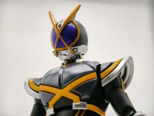 被国内离谱溢价逼到第一次尝试日淘！只为真骨雕凯撒+巫骑10周年版
 
国内凯撒二手天价难寻好盒，巫骑十周年代理版品控全靠盲盒赌运气?
全程小白跟着教程一步步操作，漫长海运等待超忐忑，还好顺利到手！
 
日本卖家包装巨用心，盒子全程八角尖尖完好无损
凯撒黑金质感拉满，...