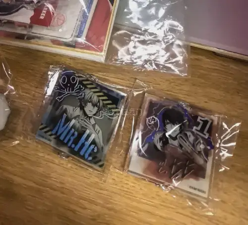 周边质量超棒！棉花娃娃做工精致，面料柔软手感超好，造型也很还原；钥匙扣细节清晰、质感在线，挂包上超好看。整体没有瑕疵，发货快包装严实，性价比很高，太满意啦！