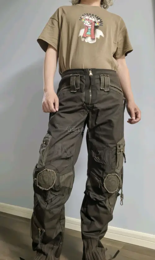 又入四件MFG单品，重工复杂拼接工装裤很多年前就看到过，一代神裤名不虚传，高品质设计原汁原味。灯芯绒背带裤也是少见单品，米白色很耐看，上身不错。夹克面料柔然舒适，版型也喜欢。牛仔工装裤性价比也不错。总体性价比很高，谢谢挖煤姬，继续淘货。