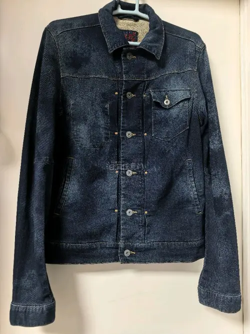 又入四件MFG单品，重工复杂拼接工装裤很多年前就看到过，一代神裤名不虚传，高品质设计原汁原味。灯芯绒背带裤也是少见单品，米白色很耐看，上身不错。夹克面料柔然舒适，版型也喜欢。牛仔工装裤性价比也不错。总体性价比很高，谢谢挖煤姬，继续淘货。