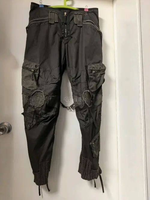 又入四件MFG单品，重工复杂拼接工装裤很多年前就看到过，一代神裤名不虚传，高品质设计原汁原味。灯芯绒背带裤也是少见单品，米白色很耐看，上身不错。夹克面料柔然舒适，版型也喜欢。牛仔工装裤性价比也不错。总体性价比很高，谢谢挖煤姬，继续淘货。