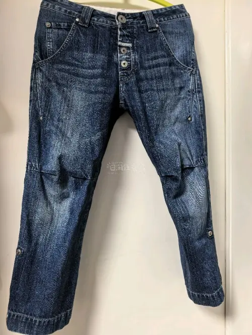 又入四件MFG单品，重工复杂拼接工装裤很多年前就看到过，一代神裤名不虚传，高品质设计原汁原味。灯芯绒背带裤也是少见单品，米白色很耐看，上身不错。夹克面料柔然舒适，版型也喜欢。牛仔工装裤性价比也不错。总体性价比很高，谢谢挖煤姬，继续淘货。