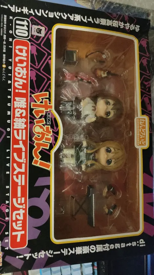 到了一盒轻音的粘土人 平泽唯跟琴吹紬的学园祭 好好看 还有一些手办 收集进度又加一了，可爱的轻音谁不喜欢呢 这次用的竹蜻蜓专线 包的很严 很好没损坏非常满意