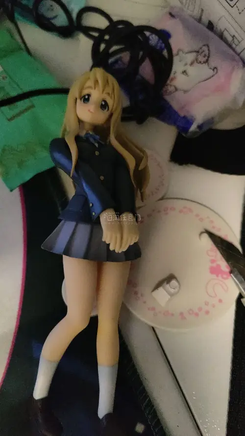 到了一盒轻音的粘土人 平泽唯跟琴吹紬的学园祭 好好看 还有一些手办 收集进度又加一了，可爱的轻音谁不喜欢呢 这次用的竹蜻蜓专线 包的很严 很好没损坏非常满意