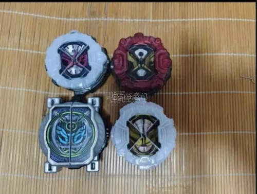 作为一名资深特摄爱好者，这次在平台入手假面骑士DX腰带CD特典和CSM亚马逊腰带的体验，真的让我倍感惊喜✨！

从下单到收货，全程都让人觉得踏实又安心。卖家打包格外细致，两款玩具都用气泡袋和硬纸箱层层防护，外箱还贴了易碎标识，拆开时包装盒完好无损，连边角都没有丝毫压...作为一名资深特摄爱好者，这次在平台入手假面骑士DX腰带CD特典和CSM亚马逊腰带的体验，真的让我倍感惊喜✨！

从下单到收货，全程都让人觉得踏实又安心。卖家打包格外细致，两款玩具都用气泡袋和硬纸箱层层防护，外箱还贴了易碎标识，拆开时包装盒