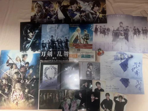 无折痕无压痕四角尖尖的到我手上了！极其好价的十分美味。竹蜻蜓包装也很好，泡沫纸包了好几层，物流也很快，一个月不到就到手上了。