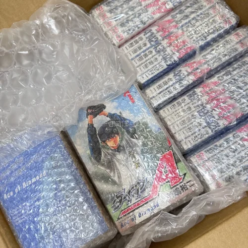 海运时效差不多一个月，但完全没翻车，包装特别靠谱，每五本漫画都用泡沫裹得严严实实的，拆开时书角尖尖、塑封都完好，一点磕碰折痕都没有，开箱幸福感直接拉满，收藏党狂喜！