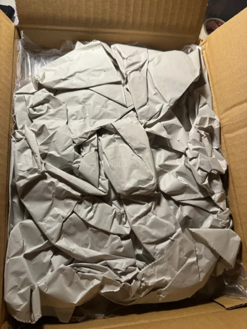 这次在挖煤姬切煤收小卡体验感超棒， 包装特别严实，每张小卡都被细心保护，到手完好无损，没有一点瑕疵。物流速度很给力，清关也很顺畅，整个等待过程都很安心。成功收到梦中情卡，颜值直接拉满，收卡追星的幸福感瞬间爆棚，平台操作省心又靠谱，以后切煤收周边就认准这里啦！