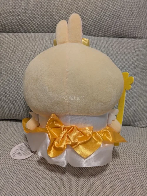 用任意门很多年了，海淘购物非常方便。虽然等待了几周，但玩偶完好无损到达了。打开包裹的瞬间，乌萨奇的柔软触感和呆萌表情瞬间治愈了我。总之，为热爱耐心等待，绝对值得。