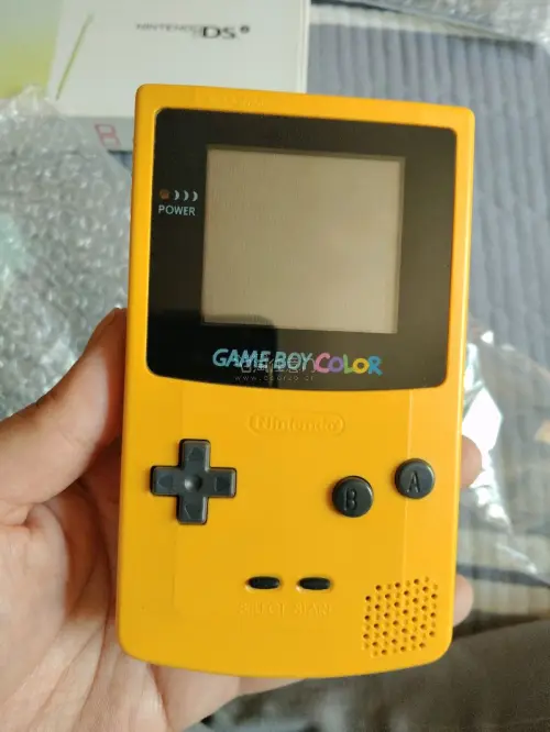 新买了2台ndsi和一台gbc都是黄色的，喜欢这个颜色，物流发的空运到国内很快，平台打包牢固，外箱无损，机子功能按键都是正常的，很满意的一次购物。