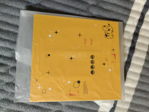 新买了2台ndsi和一台gbc都是黄色的，喜欢这个颜色，物流发的空运到国内很快，平台打包牢固，外箱无损，机子功能按键都是正常的，很满意的一次购物。