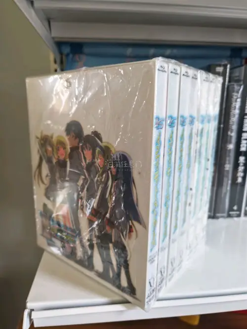 谁懂啊！终于在任意门蹲到了《无限斯特拉托斯》（IS）第一季的日版蓝光全卷！?
 
从初中追番到现在，对这部机战+校园+后宫的神作一直有执念，尤其是篠之之箒、塞西莉亚这些角色，真的是刻进DNA的青春回忆。这次在骏河屋刷到这套全新未拆的蓝光，果断拿下！
 
收到的时候直...