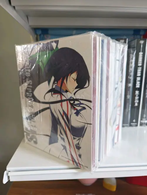 谁懂啊！终于在任意门蹲到了《无限斯特拉托斯》（IS）第一季的日版蓝光全卷！?
 
从初中追番到现在，对这部机战+校园+后宫的神作一直有执念，尤其是篠之之箒、塞西莉亚这些角色，真的是刻进DNA的青春回忆。这次在骏河屋刷到这套全新未拆的蓝光，果断拿下！
 
收到的时候直...