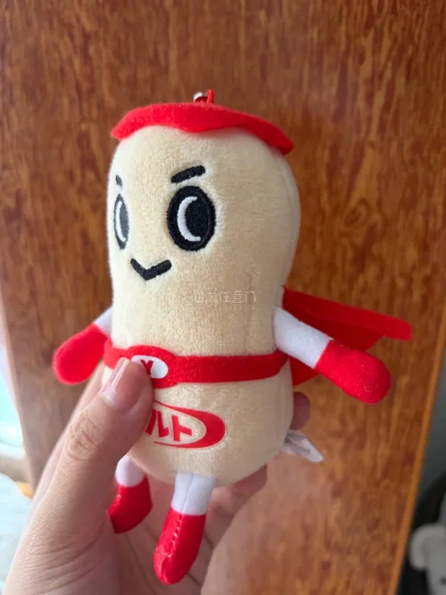 这次从任意门上面买了两个玩偶用了积分抵扣运费特别划算，虽然在海关卡了几天但是也是安全到家了，总共到家也就一星期左右刚好春天了购入几个小玩偶陪自己去踏春吧，可以带着它们去拍各种花花草草啦