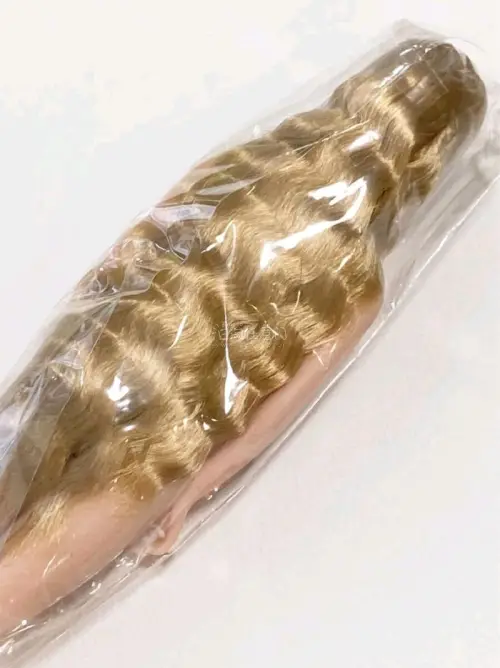 第一次用挖煤姬切珍妮娃娃，在两个不同卖家那买的，合箱包装很好很结实，物流也比我想象的要快!娃娃收到妆面也完美无损!会继续使用的!