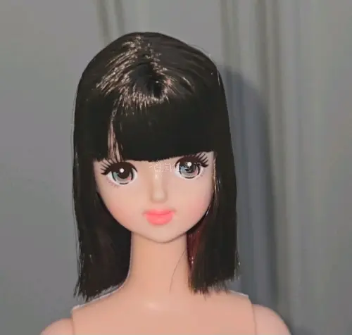 第一次用挖煤姬切珍妮娃娃，在两个不同卖家那买的，合箱包装很好很结实，物流也比我想象的要快!娃娃收到妆面也完美无损!会继续使用的!