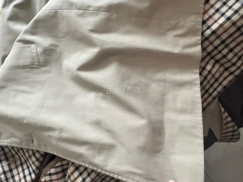 衣服收到咯，在挖煤姬下过好多单了，这件价格买的还可以，衣服还有个八九成新的样子，保存的也不错，会继续使用哦。