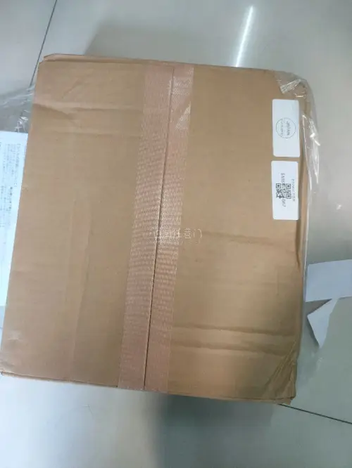 第四次淘物，这回购入的是Adidas ir9893。衣服面料轻薄，上身显瘦，韩味儿拉满...！挖煤姬包装非常严实，好评！