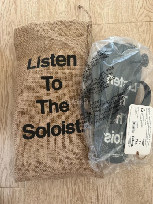 The Soloist. × gurus的凉拖入手！很好看的配色！轻便！适合即将到来的夏天穿着！价格也很友好！竹蜻蜓差不多半个月到手！运费也很便宜！轻便小物推荐使用竹蜻蜓！