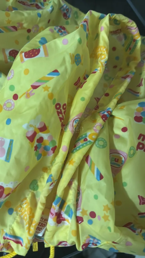 这件卫衣质量很棒，面料柔软亲肤穿着舒适。款式简约大方，颜色正且耐脏。尺码标准，版型挺括。物流快包装好，很满意这次购物。 