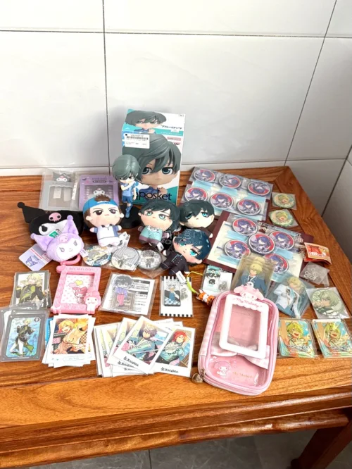 这次谷子购物体验超棒！收到的蓝锁和三丽鸥周边都完好无损，吧唧、玩偶和卡套质感在线，包装也很用心，开箱幸福感拉满，太满足啦！