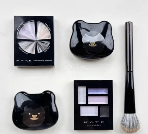 很爱集邮彩色眼影，基本都绝版了，挖煤挖了一堆，没有额外包装，也都安安稳稳到了。没有货损，而且物流速度也挺快的