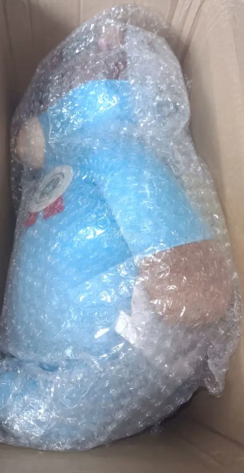 期待了很久的商品实物，到手之后挺大一个非常的可爱，包装完好，标签也没有损坏，非常的喜欢，特别可爱的一个熊