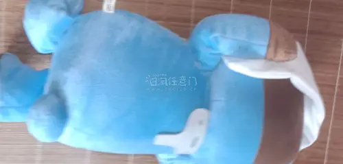 期待了很久的商品实物，到手之后挺大一个非常的可爱，包装完好，标签也没有损坏，非常的喜欢，特别可爱的一个熊