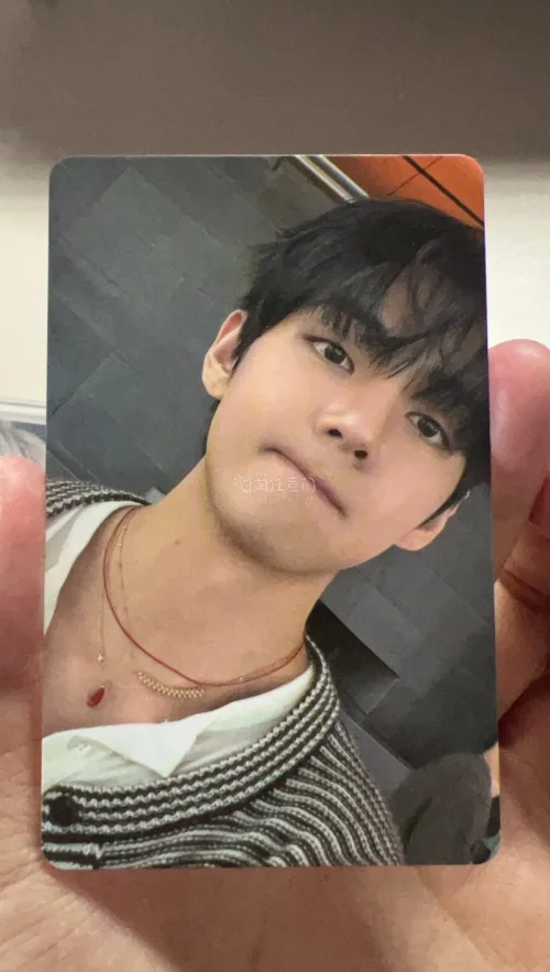 超级美萌的日咖环球！
打拍卖收到的非常好价的苹果珍∠( ᐛ 」∠)＿
还有一整套mini照片！
完全无瑕！状态非常好！
下次还切！