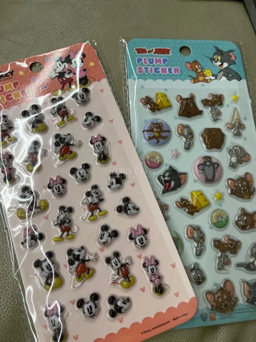 这次又是到了一大箱米奇的周边，品类各种都有，最喜欢的莫过于那几本米奇大相册，真的超级无敌大一本，物流海运还蛮快的