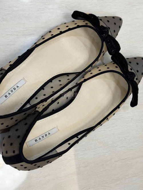 第一次买randa，刷了一个礼拜淘到的全新好价，200多拿下大热门款，就是比较可惜第一次买买大了一点呜呜